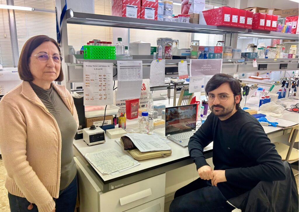 Doctora María Dolores Molto en un laboratorio de la Universidad de Valencia. 